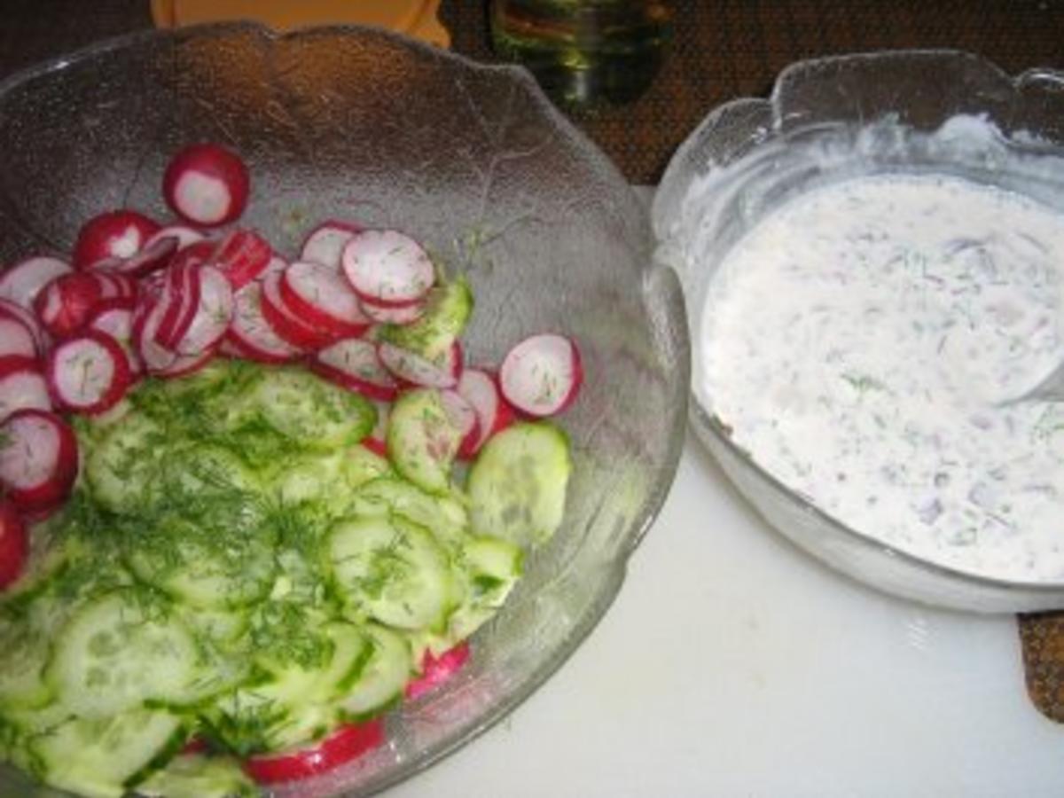 Gurkensalat mit einer Dill-Rahm-Sauce - Rezept - kochbar.de