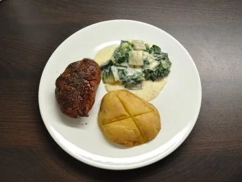 Mangold mit Ofenkartoffeln und Staußensteak - Rezept