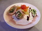Gefüllte Schweinefilet-Roulade in einer Rotwein-Pfeffersauce - Rezept