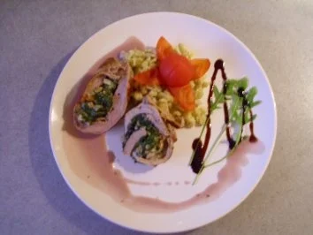 Gefüllte Schweinefilet-Roulade in einer Rotwein-Pfeffersauce - Rezept - Bild Nr. 2