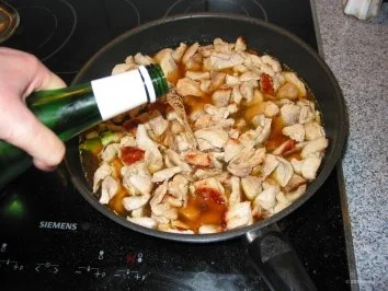 Rezept: Putengeschnetzeltes mit Rösti Bild Nr. 2 Putengeschnetzeltes mit Rösti - Rezept - Bild Nr. 2