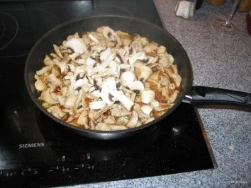 Rezept: Putengeschnetzeltes mit Rösti Bild Nr. 3 Putengeschnetzeltes mit Rösti - Rezept - Bild Nr. 3