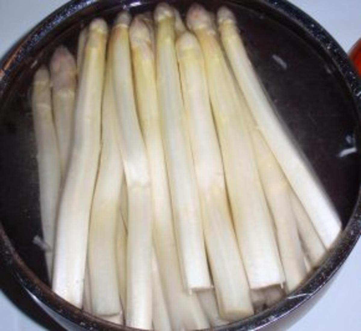 Spargel überbacken mit einer Käse-Sahnesoße und Petersilienkartoffeln - Rezept - Bild Nr. 3