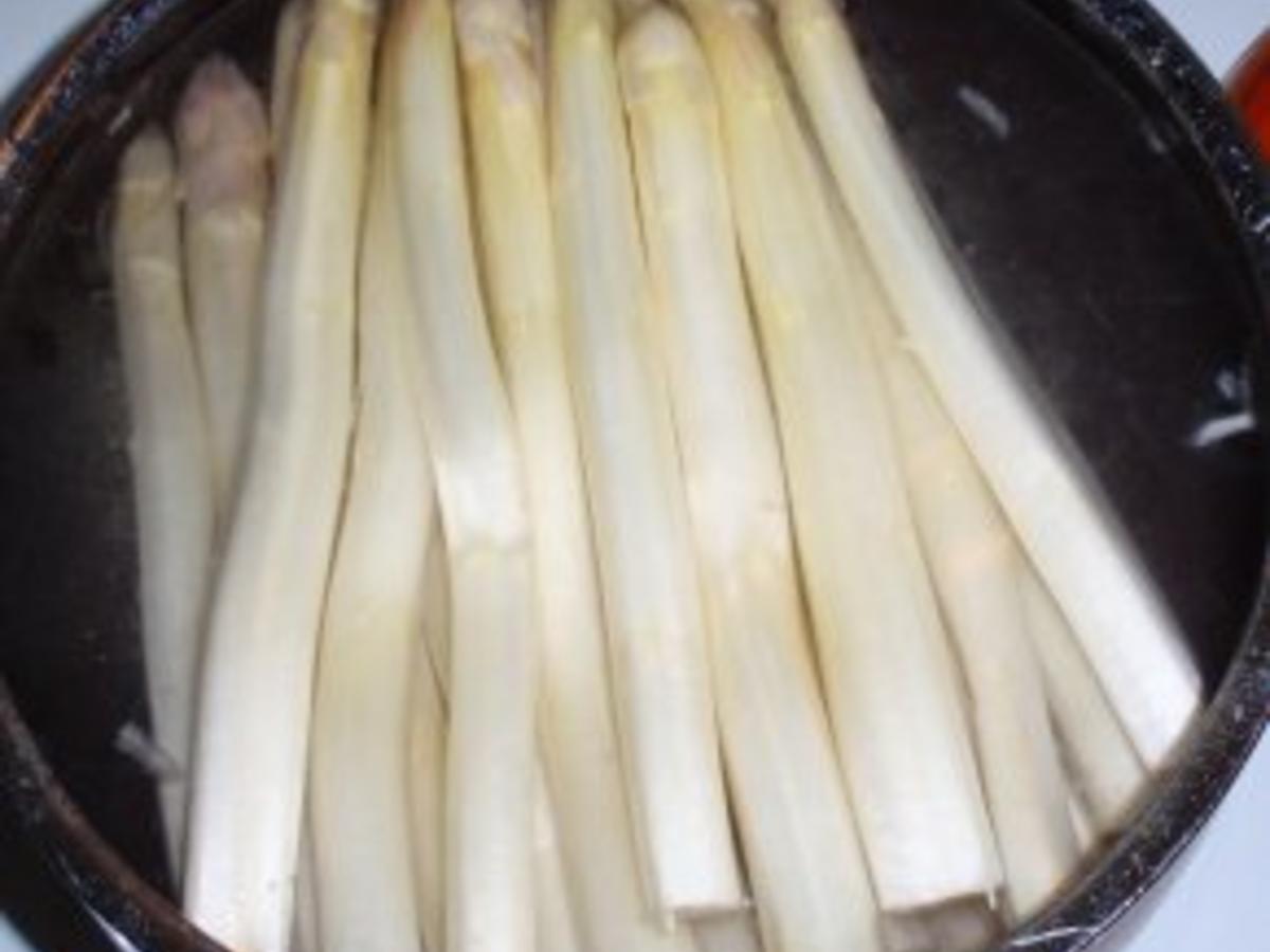 Spargel überbacken mit einer Käse-Sahnesoße und Petersilienkartoffeln ...