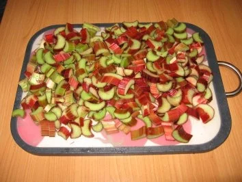 Rezept: Rhabarberkuchen mit Tröpfchen Bild Nr. 3 Rhabarberkuchen mit Tröpfchen - Rezept - Bild Nr. 3