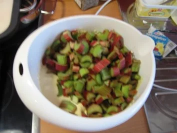 Rezept: Rhabarberkuchen mit Tröpfchen Bild Nr. 5 Rhabarberkuchen mit Tröpfchen - Rezept - Bild Nr. 5