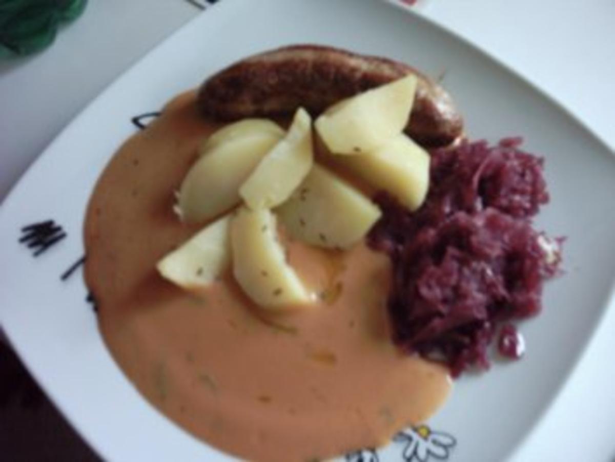 Bratwurst, Rahmsoße mit Basilikum, Apfelrotkohl und Kümmel-Salzkartoffeln - Rezept - Bild Nr. 6
