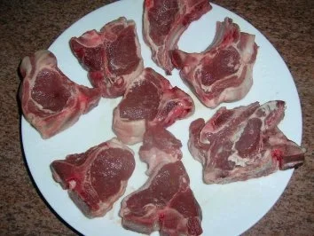 Lammkoteletts mit Bärlauchkruste an Spargel-Kartoffelsalat - ein kleiner Frühlingsgruß - Rezept - Bild Nr. 2