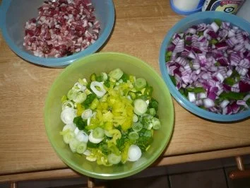 Schlanke Asiatin mit der Zunge berührt - Rezept - Bild Nr. 3