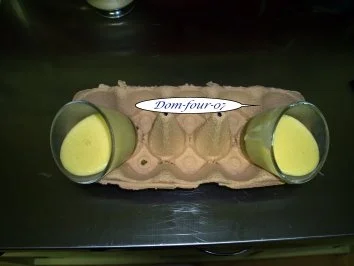 Rezept: Vanille-Schoko-Panna-Cotta auf Heidelbeerspiegel mit Erdbeerkokossalat & Sherry abgeschmec Bild Nr. 2 Vanille-Schoko-Panna-Cotta auf Heidelbeerspiegel mit Erdbeerkokossalat & Sherry abgeschmec - Rezept - Bild Nr. 2