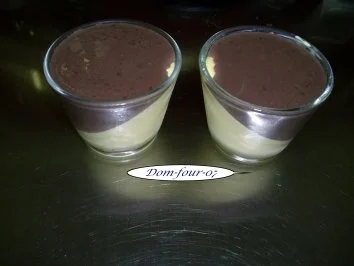 Rezept: Vanille-Schoko-Panna-Cotta auf Heidelbeerspiegel mit Erdbeerkokossalat & Sherry abgeschmec Bild Nr. 4 Vanille-Schoko-Panna-Cotta auf Heidelbeerspiegel mit Erdbeerkokossalat & Sherry abgeschmec - Rezept - Bild Nr. 4