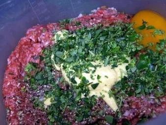 Rezept: Tagiatelle mit Hackbällchen-Pilz-Sauce Bild Nr. 4 Tagiatelle mit Hackbällchen-Pilz-Sauce - Rezept - Bild Nr. 4