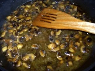 Rezept: Tagiatelle mit Hackbällchen-Pilz-Sauce Bild Nr. 9 Tagiatelle mit Hackbällchen-Pilz-Sauce - Rezept - Bild Nr. 9