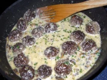 Rezept: Tagiatelle mit Hackbällchen-Pilz-Sauce Bild Nr. 11 Tagiatelle mit Hackbällchen-Pilz-Sauce - Rezept - Bild Nr. 11