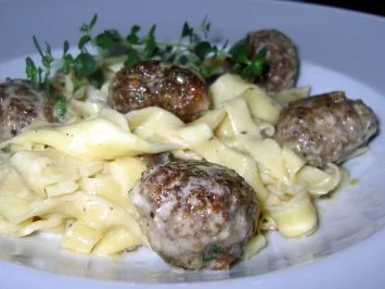 Rezept: Tagiatelle mit Hackbällchen-Pilz-Sauce Bild Nr. 13 Tagiatelle mit Hackbällchen-Pilz-Sauce - Rezept - Bild Nr. 13