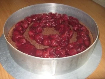 Rezept: Schwarzwälder Kirschtorte Bild Nr. 4 Schwarzwälder Kirschtorte - Rezept - Bild Nr. 4