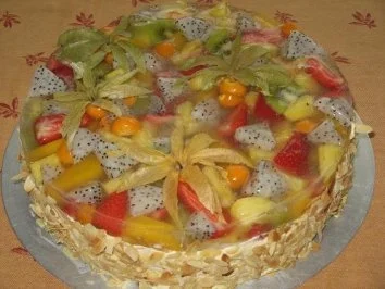 Obstkuchen mit exotischen Früchten. - Rezept