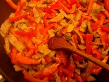 Rezept: Feurig-scharfe Paprika-Reis-Pfanne Bild Nr. 4 Feurig-scharfe Paprika-Reis-Pfanne - Rezept - Bild Nr. 4