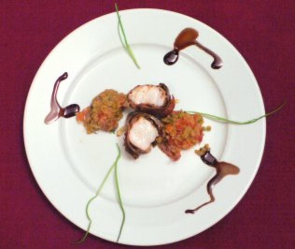Seeteufel in Parmaschinkenhülle auf roten Linsen - Rezept - Bild Nr. 2