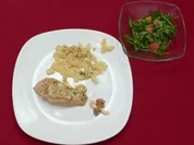 Pouletbrüstchen mit Nusssoße, Nudeln und beschwipstem Rucolasalat - Rezept - Bild Nr. 2