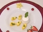 Kokos-Panna-Cotta mit frischer Ananas und Minzzucker - Rezept