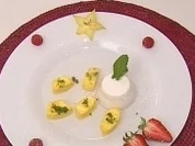 Kokos-Panna-Cotta mit frischer Ananas und Minzzucker - Rezept