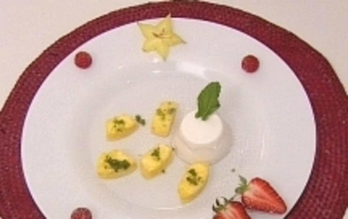 Bilder für Kokos-Panna-Cotta mit frischer Ananas und Minzzucker - Rezept