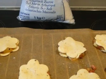 Blätterteigkekse lecker herzhaft gefüllt      (Fotos) - Rezept - Bild Nr. 8