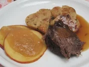 Rheinischer Sauerbraten bei geherzten Knödelscheiben und Adamsapfel - Rezept - Bild Nr. 2