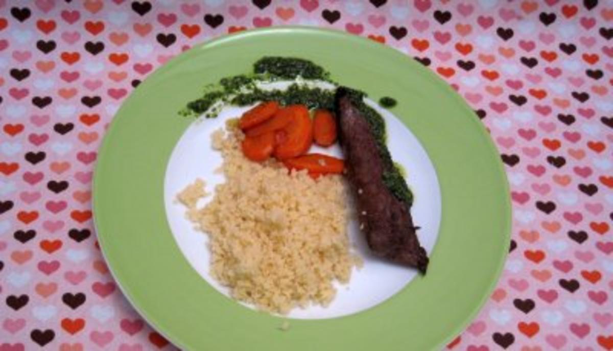 Lammfilet mit Minze, karamellisierten Karotten und Couscous - Rezept - Bild Nr. 2