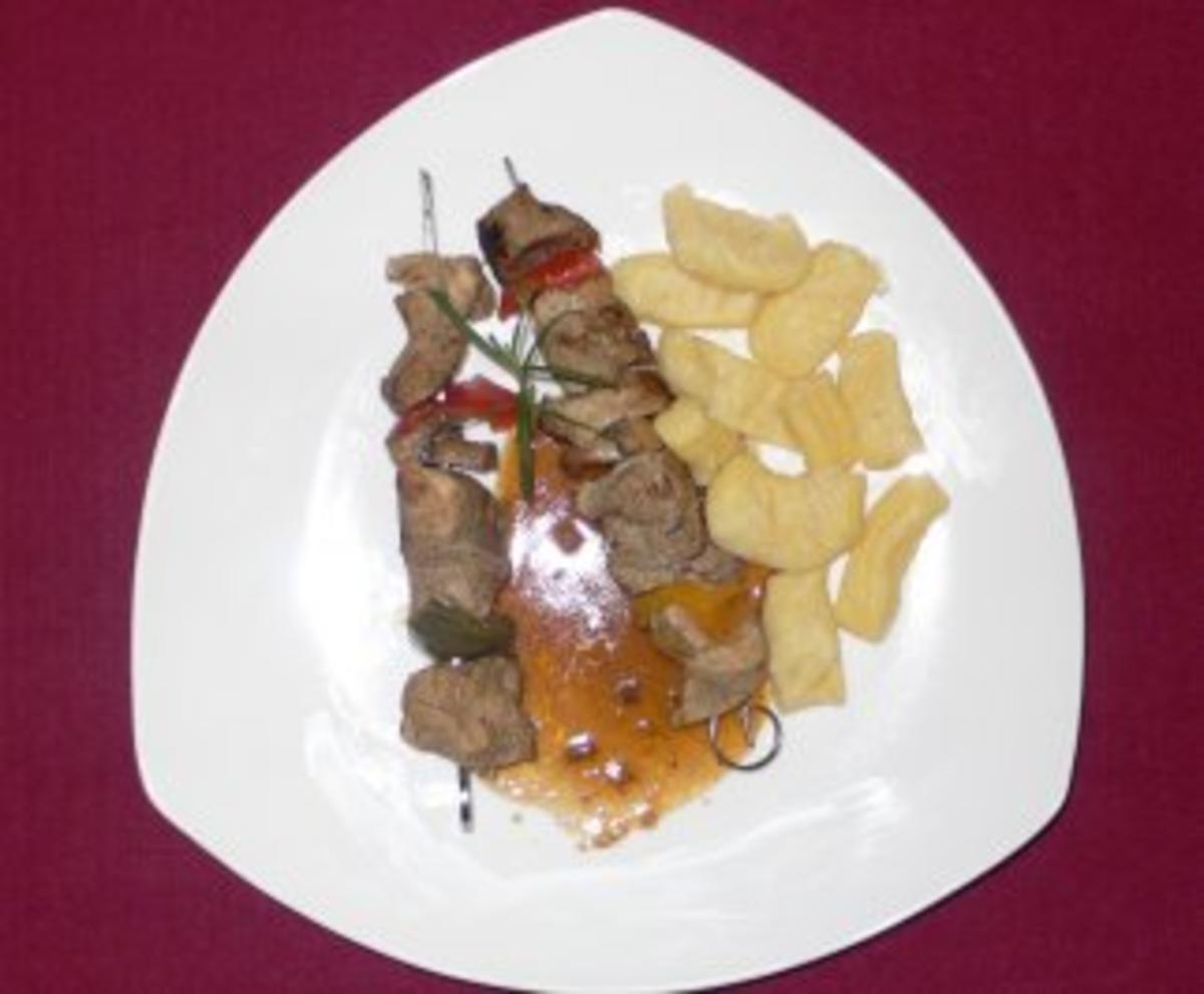 Fleischspieß an Rosmarin und Rotweinsoße und Gnocchi à la Franca - Rezept - Bild Nr. 2