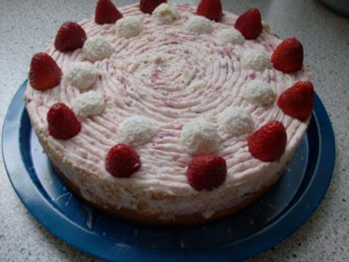 Erdbeer-Raffaello-Torte - Rezept