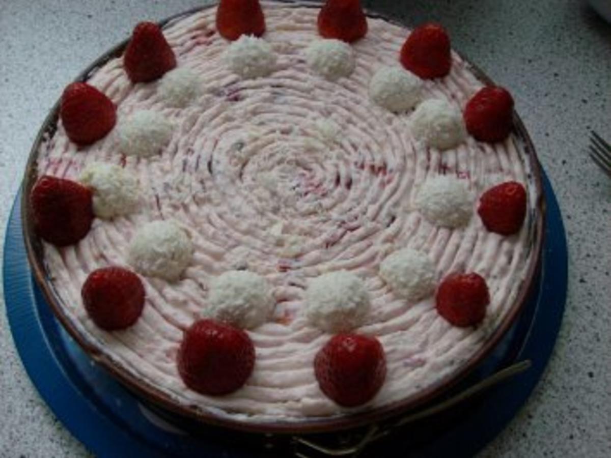 Erdbeer-Raffaello-Torte - Rezept mit Bild - kochbar.de