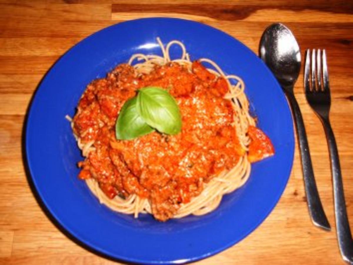 Vollkorn-Spaghetti mit selbstgemachter Tomatensoße - Rezept