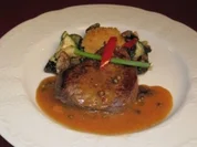 Couscous-Taler mit Rinderfilet in Pfeffersoße und Gemüse - Rezept - Bild Nr. 2