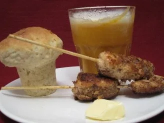 Karotten-Ingwer-Capuccino mit Lachsspießen und herzhaften Brotmuffins - Rezept - Bild Nr. 2