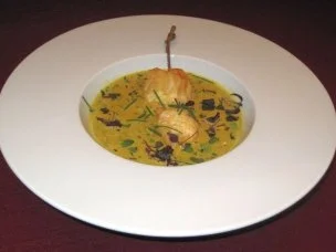 Kokos-Kräuterschaum-Süppchen mit Tempura-Garnelenspieß - Rezept - Bild Nr. 2