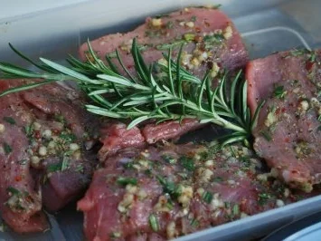 Schweinefilet vom Grill mit scharfer Rosmarinmarinade - Rezept - Bild Nr. 2