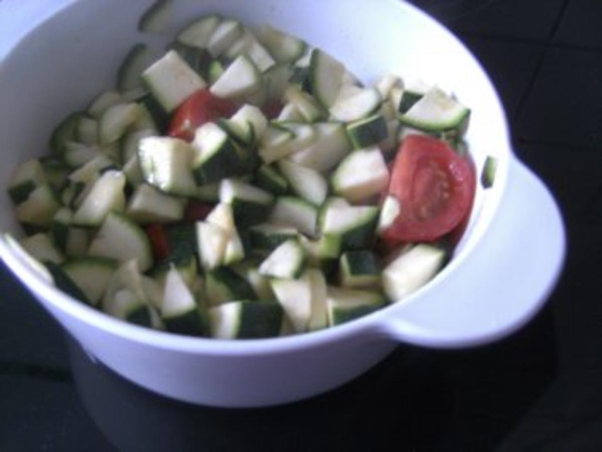 Hähnchen-Minutenschnitzel in Curry-Sahne Gemüse-Bett - Rezept - Bild Nr. 6