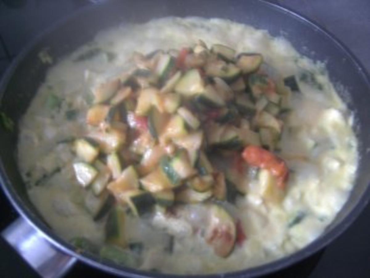 Hähnchen-Minutenschnitzel in Curry-Sahne Gemüse-Bett - Rezept - Bild Nr. 8