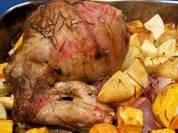 Lammkeule aus dem Ofen mit Kartoffeln - Rezept