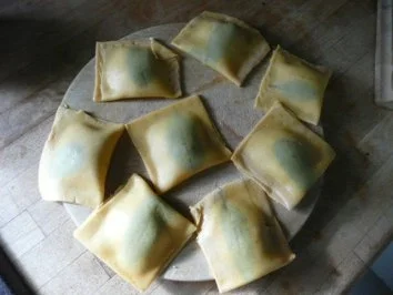 Rezept: VORSPEISENTELLER/GEMISCHT 4:Ravioli Ziegenfrischkäse&Tomate gefüllt mit Thunfisch Bild Nr. 5 VORSPEISENTELLER/GEMISCHT 4:Ravioli Ziegenfrischkäse&Tomate gefüllt mit Thunfisch - Rezept - Bild Nr. 5