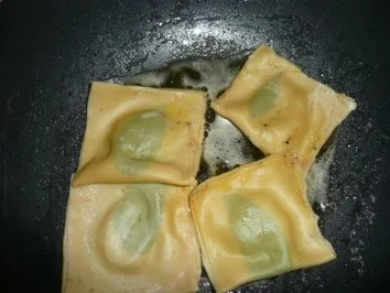 Rezept: VORSPEISENTELLER/GEMISCHT 4:Ravioli Ziegenfrischkäse&Tomate gefüllt mit Thunfisch Bild Nr. 6 VORSPEISENTELLER/GEMISCHT 4:Ravioli Ziegenfrischkäse&Tomate gefüllt mit Thunfisch - Rezept - Bild Nr. 6