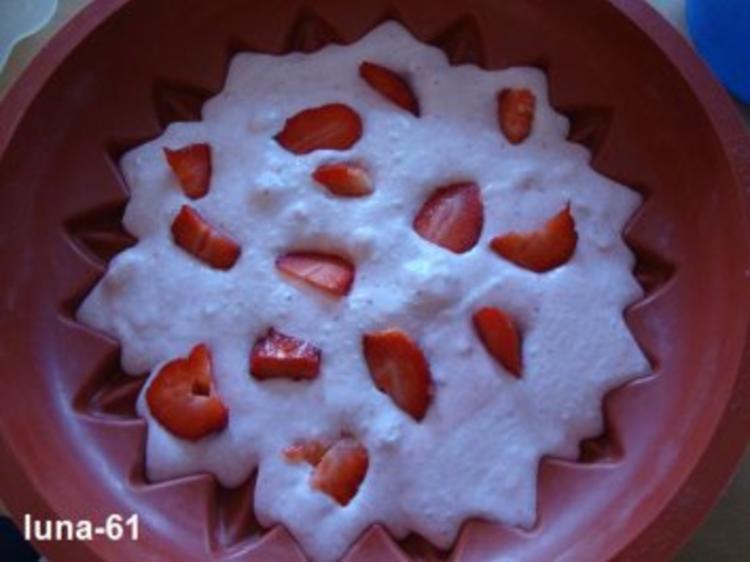 SEMIFREDDO ALLE FRAGOLE Halbgefrorenes mit Erdbeeren - einfach - von ...