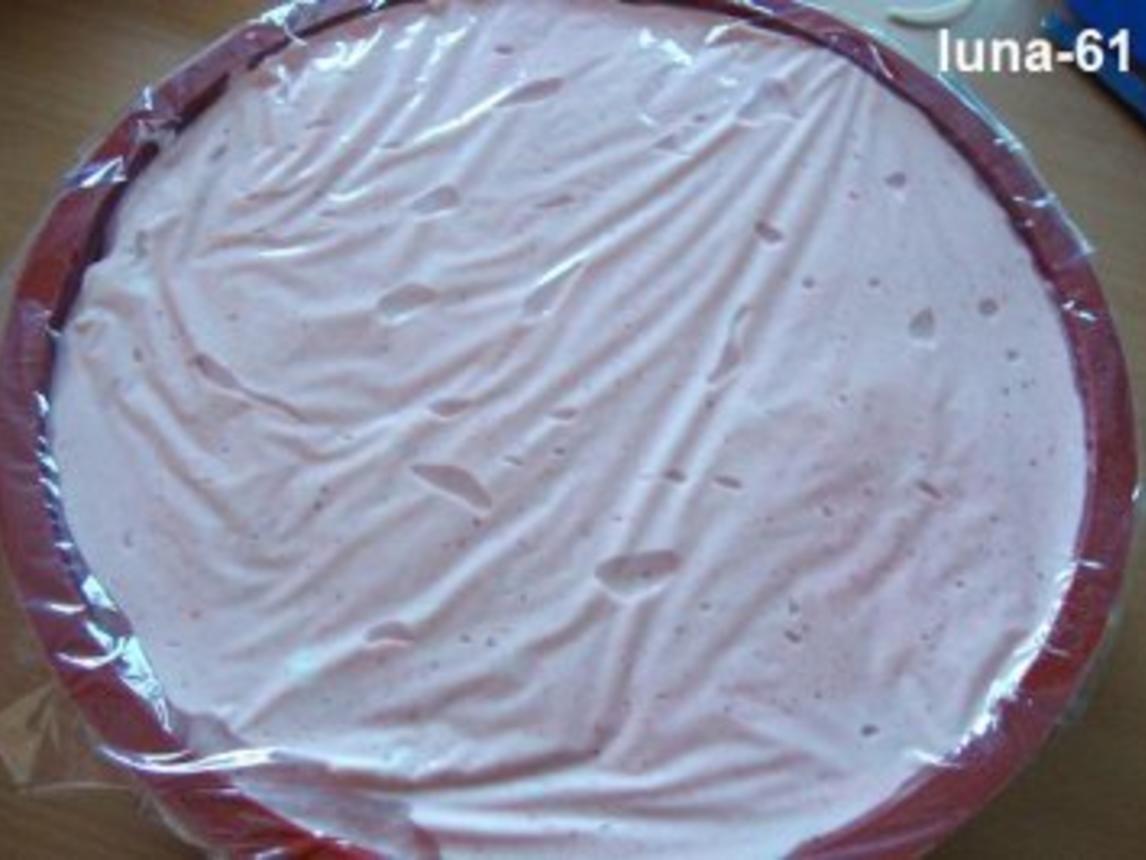 SEMIFREDDO ALLE FRAGOLE Halbgefrorenes mit Erdbeeren - einfach - von ...