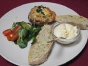 Gefüllter Champignon mit Käse überbacken, dazu frisches Brot - Rezept - Bild Nr. 2