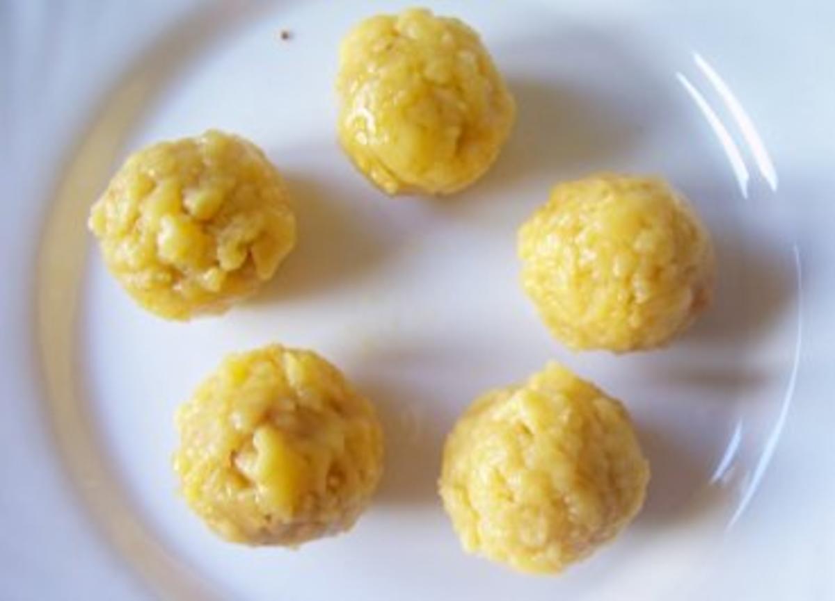 Snack: Frittierte Käse-Bällchen - Rezept - kochbar.de