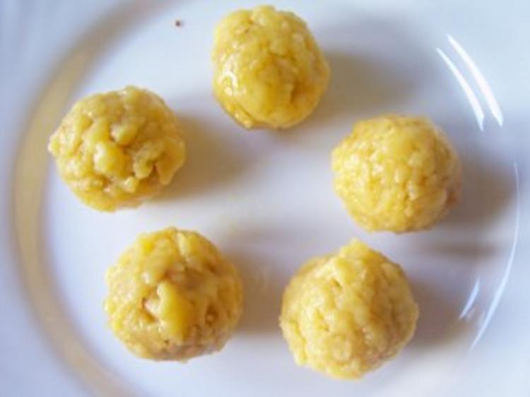 Snack: Frittierte Käse-Bällchen - Rezept - kochbar.de