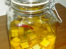 Eingelegter Käse (hier: Gouda) - Rezept