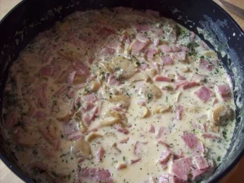 Bandnudeln mit Schinken-Champignon-Soße - Rezept